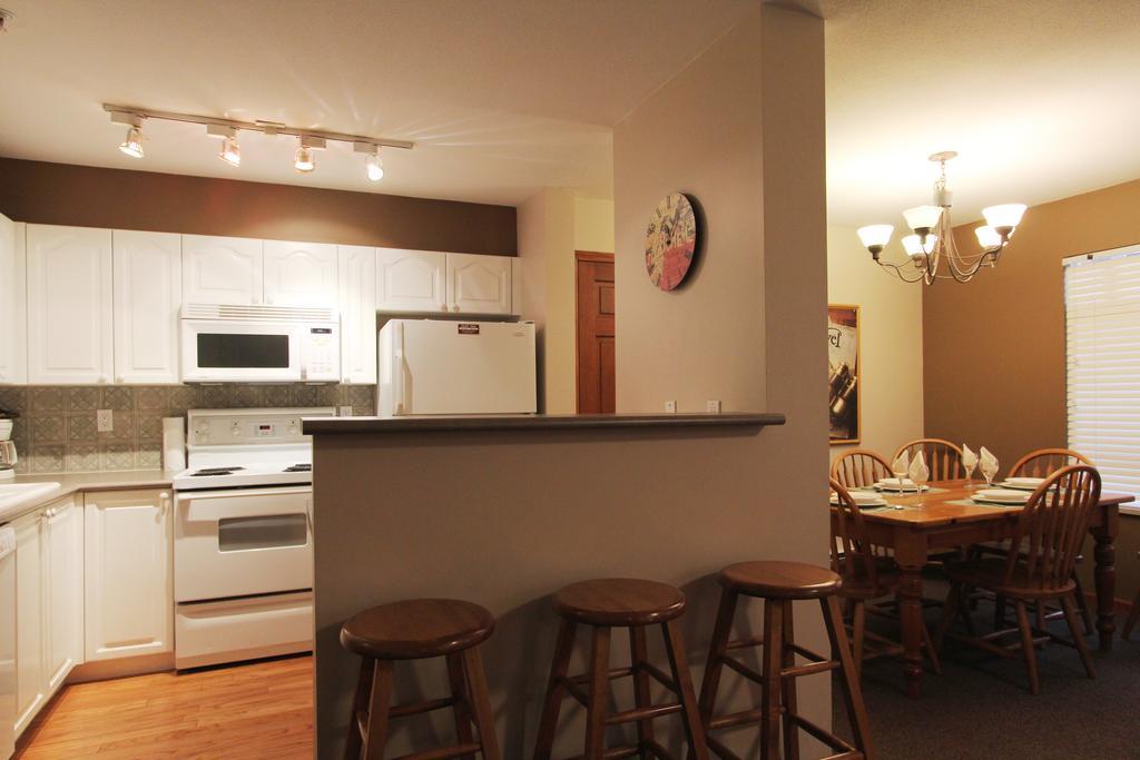 Sunpath Condos By Whistler Retreats Room photo
